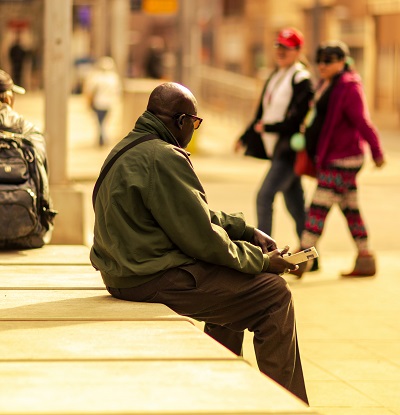 How to Recognize the Warning Signs of Loneliness - Vermont Maturity